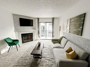 智能电视、壁炉