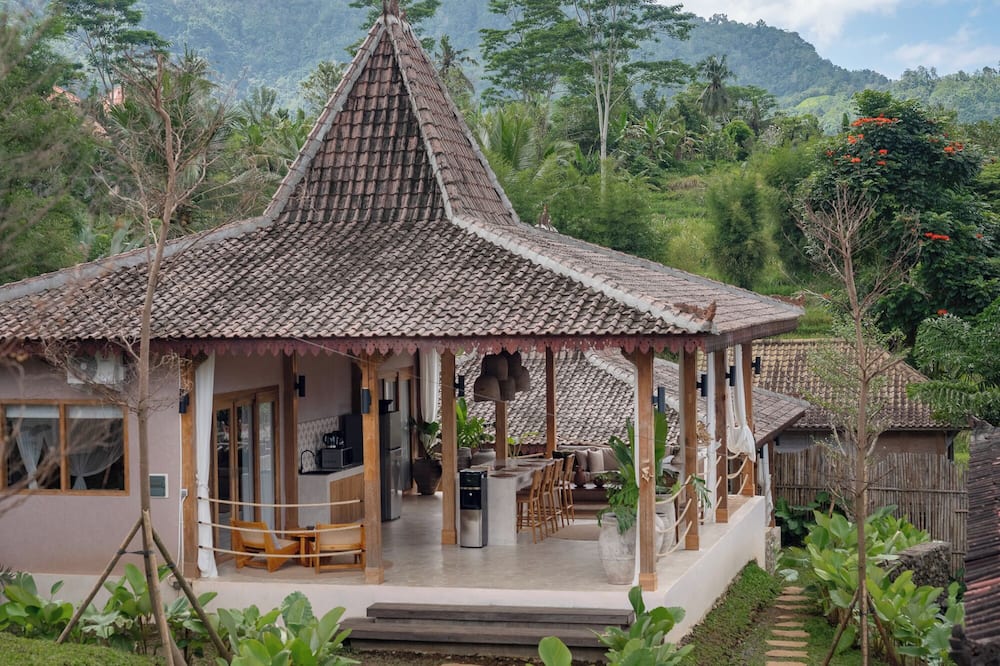 Tebola Joglo Villas