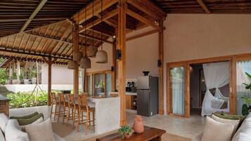 Deluxe Villa, Balcony, Garden View | Living area