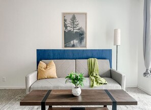 Smart TV - Sleepover | Delightful 1BA/1BA + Gym - Austin TX (Austin)