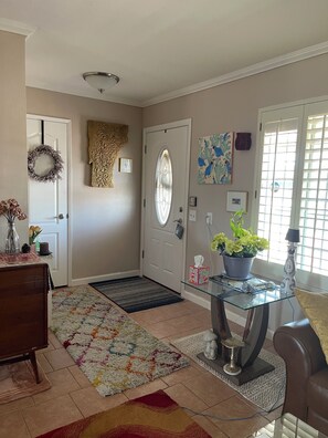 Interior - Charming main core of Sun City home with AC, WiFi and beautiful patio & pool. (Sun City)