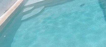 Complete house "Azucenas" Wifi, A/C, Netflix, Pool, 24 hrs. security.