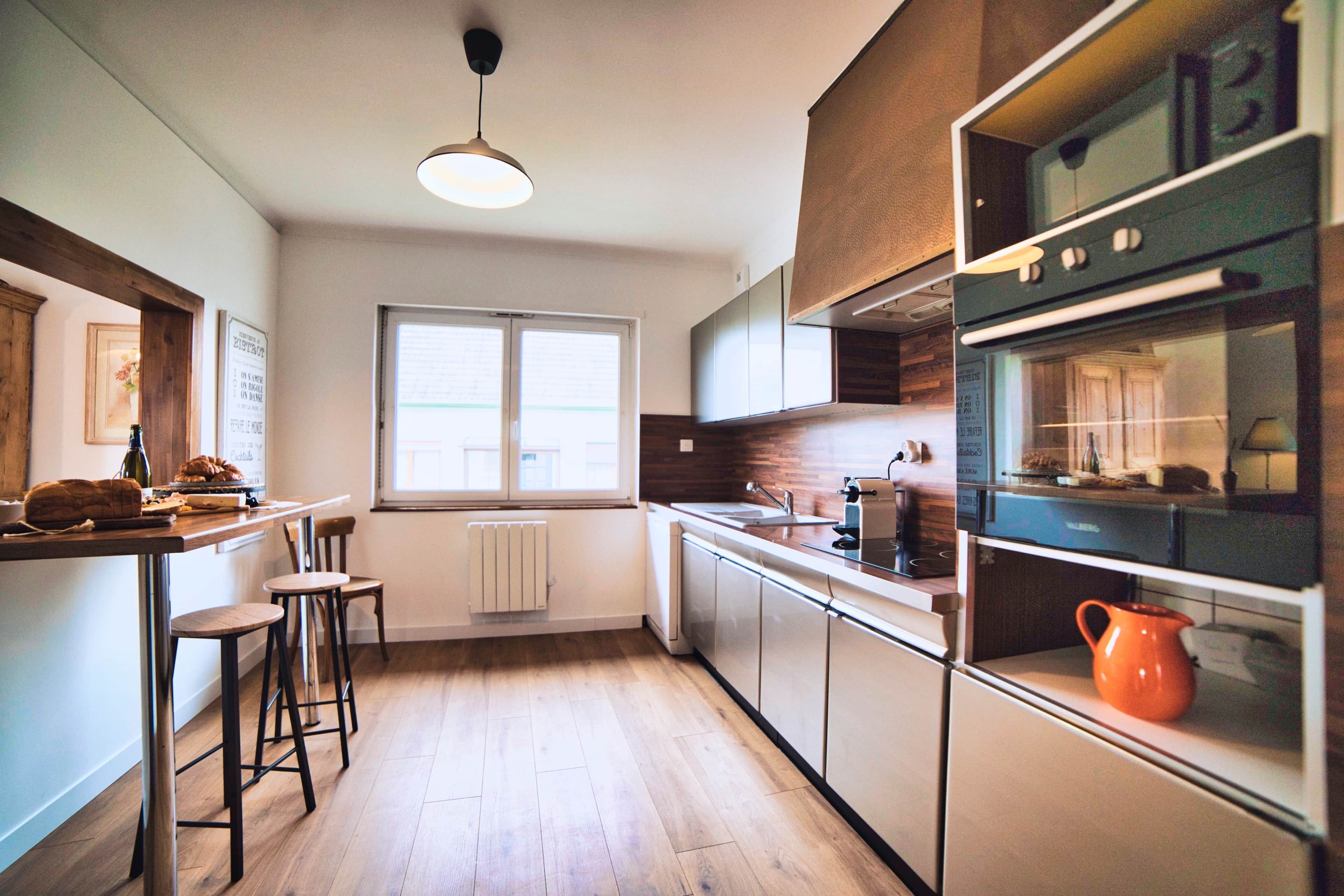 Kjøleskap, mikrobølgeovn, ovn og kokeplater