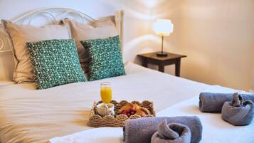 3 bedrooms, travel cot, free WiFi, bed sheets