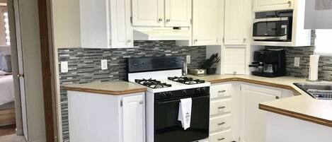 Mikroaaltouuni, uuni, liesi, astianpesukone