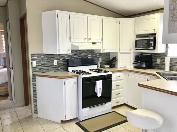 電子レンジ、オーブン、コンロ、食器洗い機