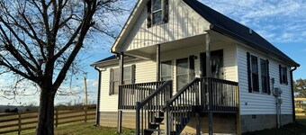 Cozy cabin with loft in midst of farmland WiFi, AC, washer-dryer