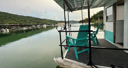 Little Palm • Tiny Houseboat on Norris Lake!