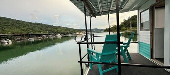 Little Palm • Tiny Houseboat on Norris Lake!