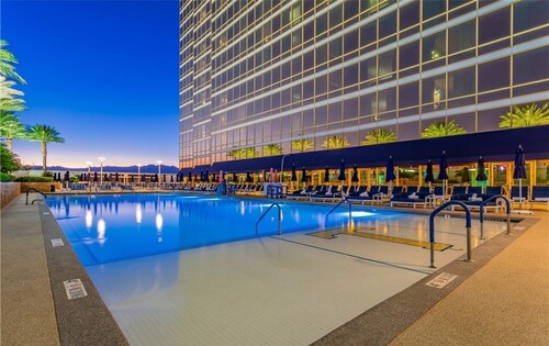 Spacious hotel suite in marvelous Las Vegas with no resort fee, free coffee/WiFi