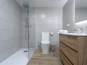 Dusche, Haartrockner, Handtücher