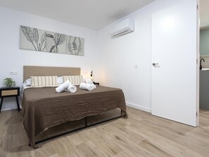1 bedroom, iron/ironing board, internet