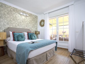3 habitaciones, tabla de planchar con plancha, internet y ropa de cama