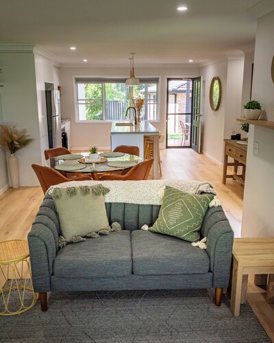 CozyDayz-Your next coastal stay 
3-bedroom house in charming Shellharbour