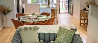 CozyDayz-Your next coastal stay 
3-bedroom house in charming Shellharbour