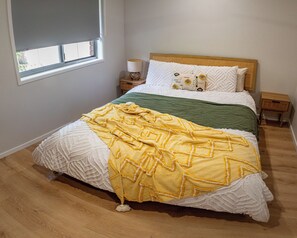 Iron/ironing board, WiFi, bed sheets - CozyDayz-Your next coastal stay 
3-bedroom house in charming Shellharbour (Shellharbour)
