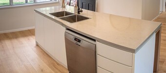 CozyDayz-Your next coastal stay 
3-bedroom house in charming Shellharbour