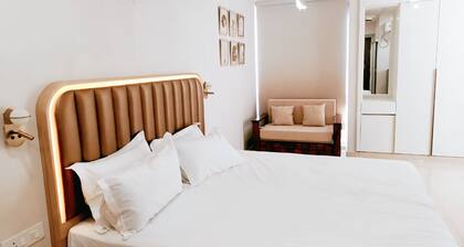 Jigyasa Comfy Studio in Vrindavan near Bankebihari Prem Mandir AC Balcony kitchn