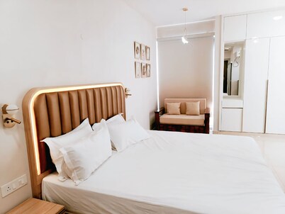 Jigyasa Comfy Studio in Vrindavan near Bankebihari Prem Mandir AC Balcony kitchn