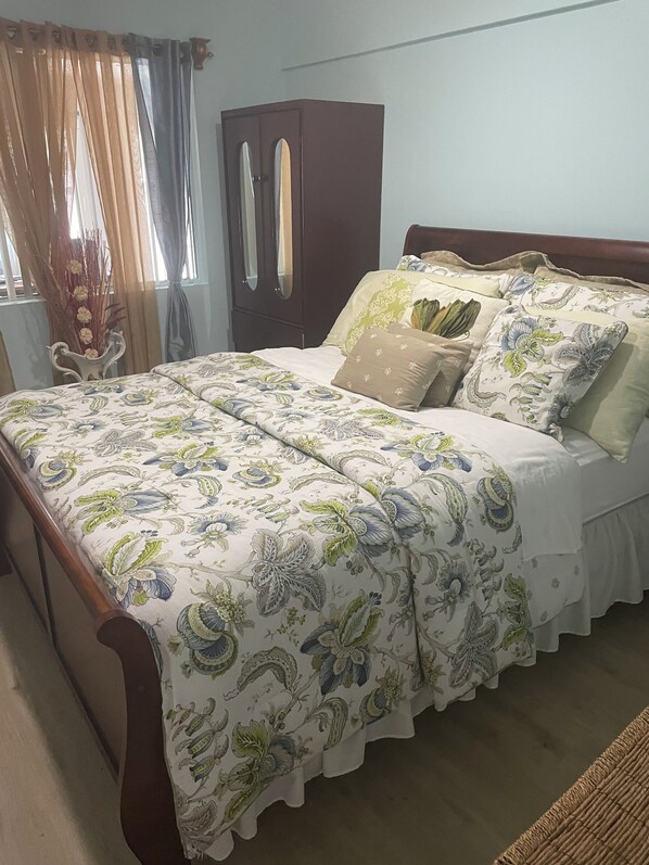 2 bedrooms, iron/ironing board, WiFi, bed sheets