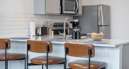 Prime Location 2BR Apt Near Clinic & CWRU