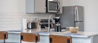 Prime Location 2BR Near Cleveland Clinic | CWRU