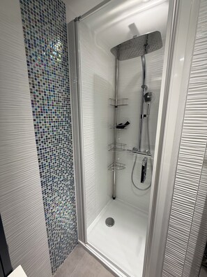 Shower, hair dryer, towels, soap - Beach house (Frontignan)