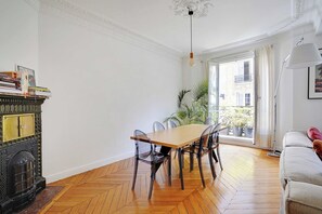 Dining - Charming apartment- 2BR-4P- Parc Monceau (Paris)