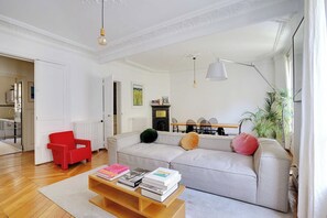 Offices - Charming apartment- 2BR-4P- Parc Monceau (Paris)