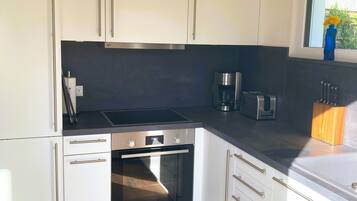 Kühlschrank, Ofen, Herdplatte, Geschirrspüler