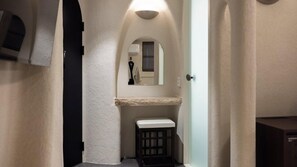 Float Room | Blackout drapes, soundproofing, free WiFi, bed sheets - Cave Ryokan Hotel by Aank Sungshin Univ. (Seoul)