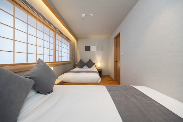 Roupas de cama premium, cortinas blackout, ferros/tábuas de passar roupa
