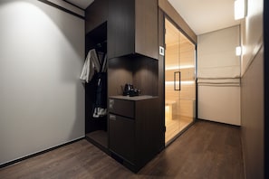 Sauna Deluxe | Hochwertige Bettwaren, Verdunkelungsvorhänge, schallisolierte Zimmer
