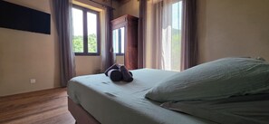 2 chambres, fer et planche à repasser, lit parapluie, Wi-Fi gratuit