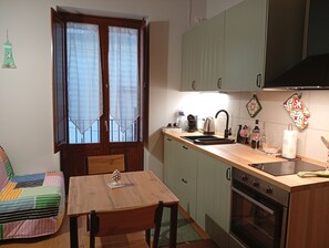 Een oven, een vaatwasser