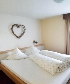 3 bedrooms, iron/ironing board, free WiFi, bed sheets - Edelweiss | Riding stable Alpine Appart (Umhausen)