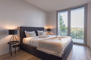 4 bedrooms, desk, iron/ironing board, free WiFi