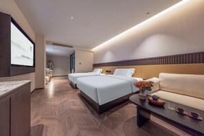 Kahden hengen classic-huone (kaksi sänkyä) | Ylelliset vuodevaatteet, untuvapeitot, ilmaiset minibaarituotteet