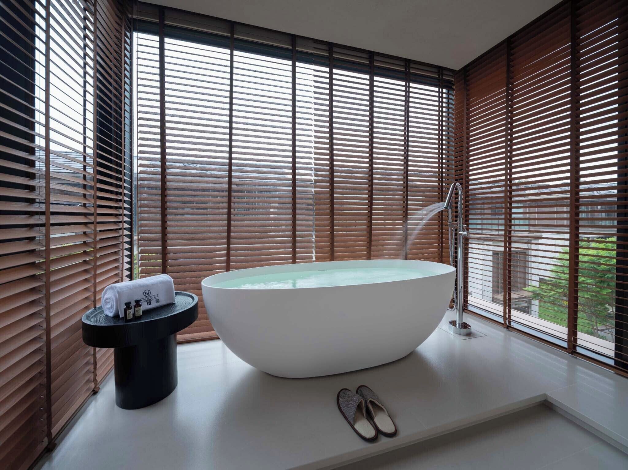 Luxe suite, uitzicht op binnenplaats | Kameruitzicht