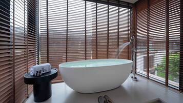 Luxe suite, uitzicht op binnenplaats | Kameruitzicht