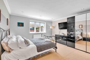 House | 3 bedrooms - Sea Downs House With Free Parking By My Getaways (Peacehaven)