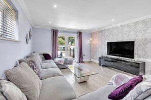 House | 3 bedrooms - Sea Downs House With Free Parking By My Getaways (Peacehaven)
