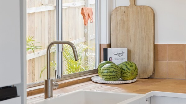 تجهيزات دش، مجففات شعر، مناشف