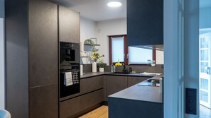 Mikrowelle, Ofen, Herdplatte, Geschirrspüler