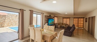 Charming 3-bedroom chalet, with private pool, an with AC.