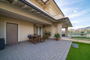 تناول الطعام بالخارج