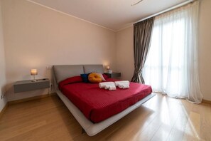 3 chambres, bureau, système d’insonorisation, fer et planche à repasser