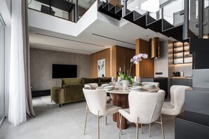 Apartment (51) | Essbereich im Zimmer