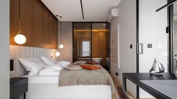 Apartment (51) | Individually decorated, individually furnished, iron/ironing board