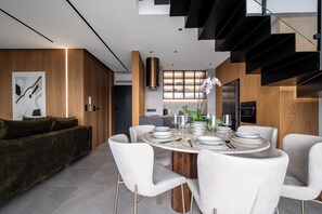 Apartment (51) | In-room dining